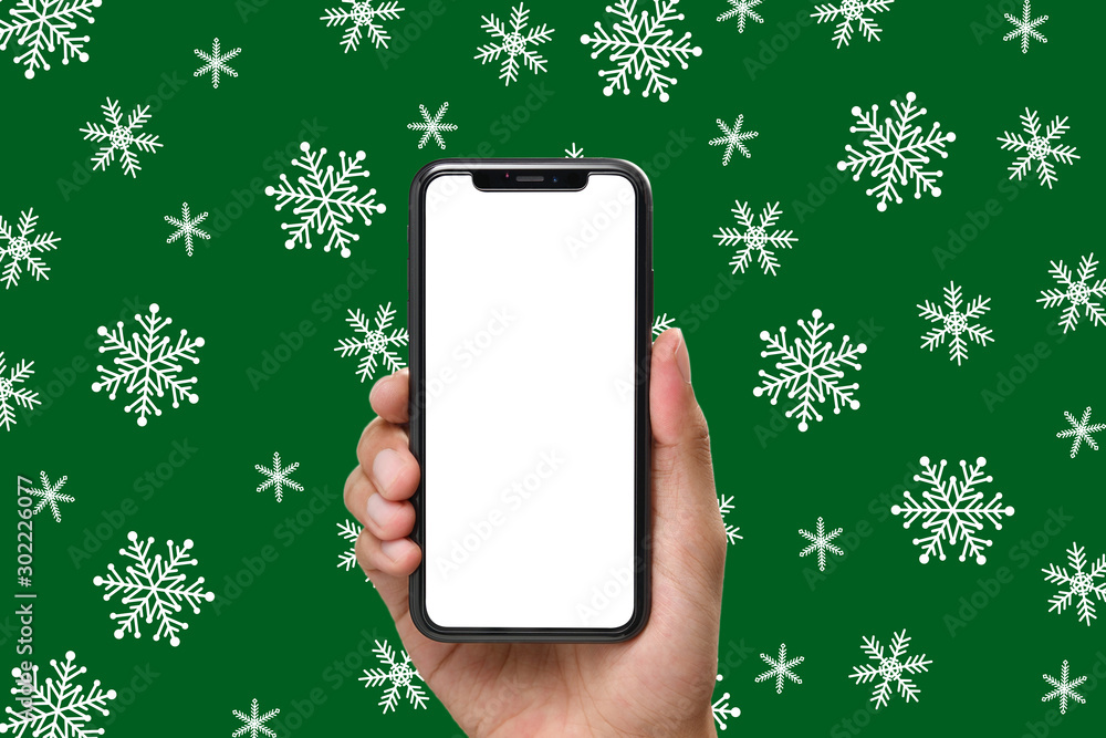 手持黑色智能手机，圣诞节背景采用无边框设计，屏幕为空白