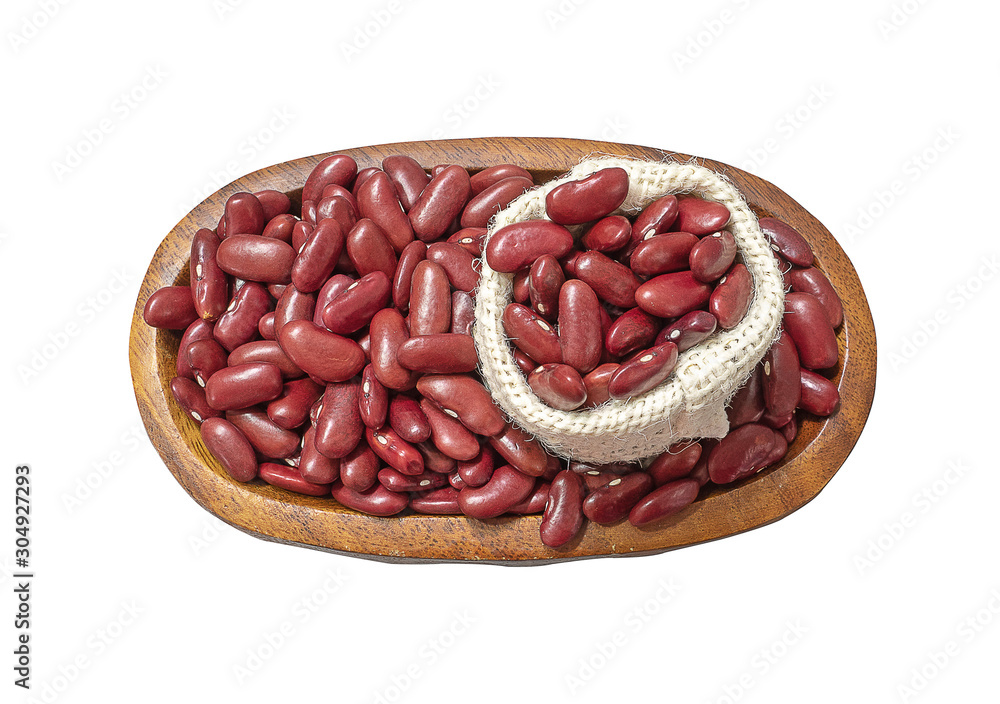 红芸豆、坚果、豌豆，装在白色袋子和木制碗中，在白色背景下隔离。科学