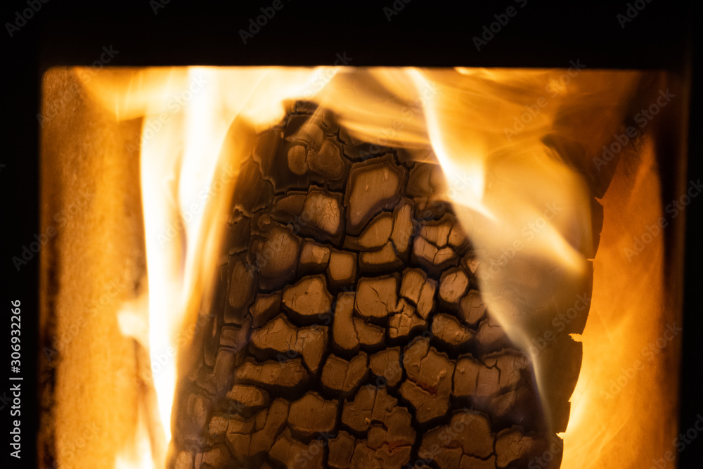 火灾中木材燃烧的特写