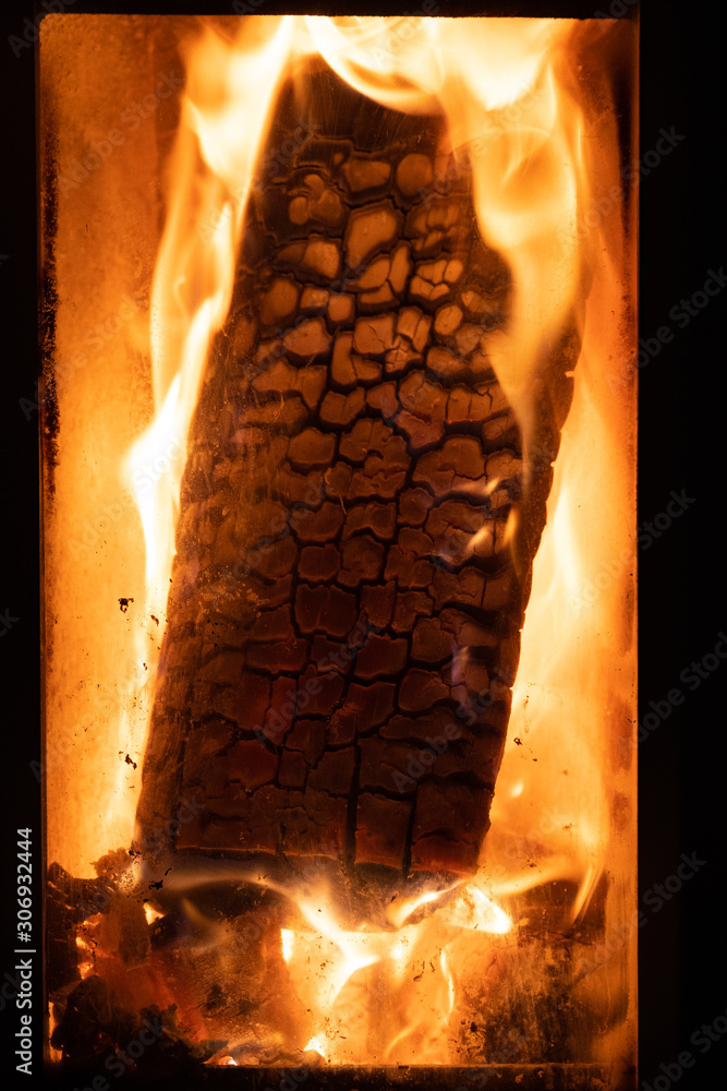 火灾中燃烧的木材特写