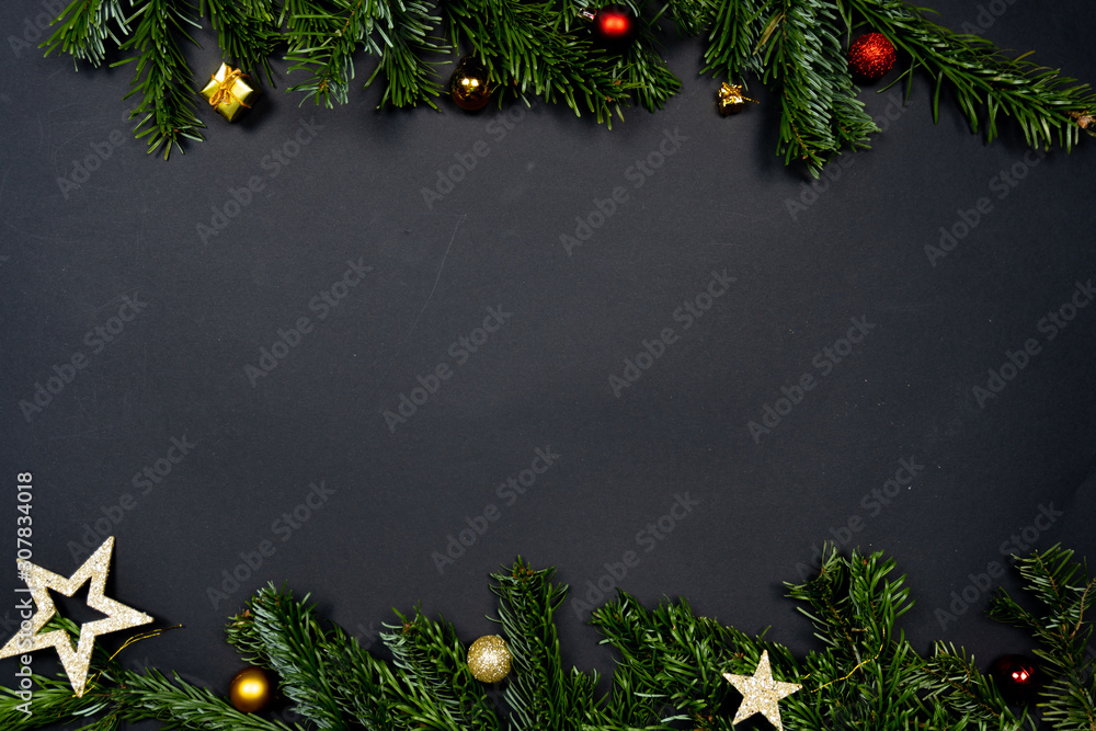 杉木框黑底圣诞饰品（圣诞饰品、星星和小礼物）