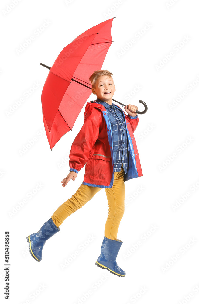 白底带伞跳跃的小男孩