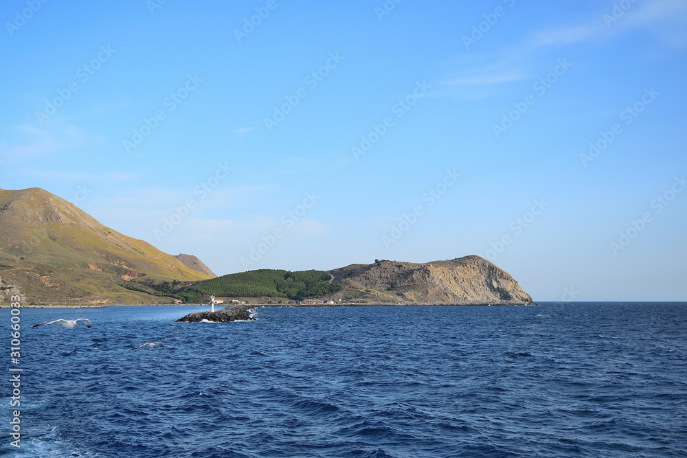 土耳其爱琴海Gokceada岛的海景由船制成