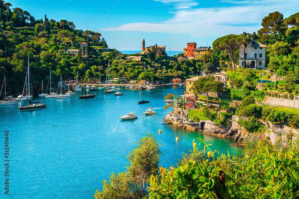 地中海城市景观与壮观的港口，波托菲诺，利古里亚，意大利，欧洲