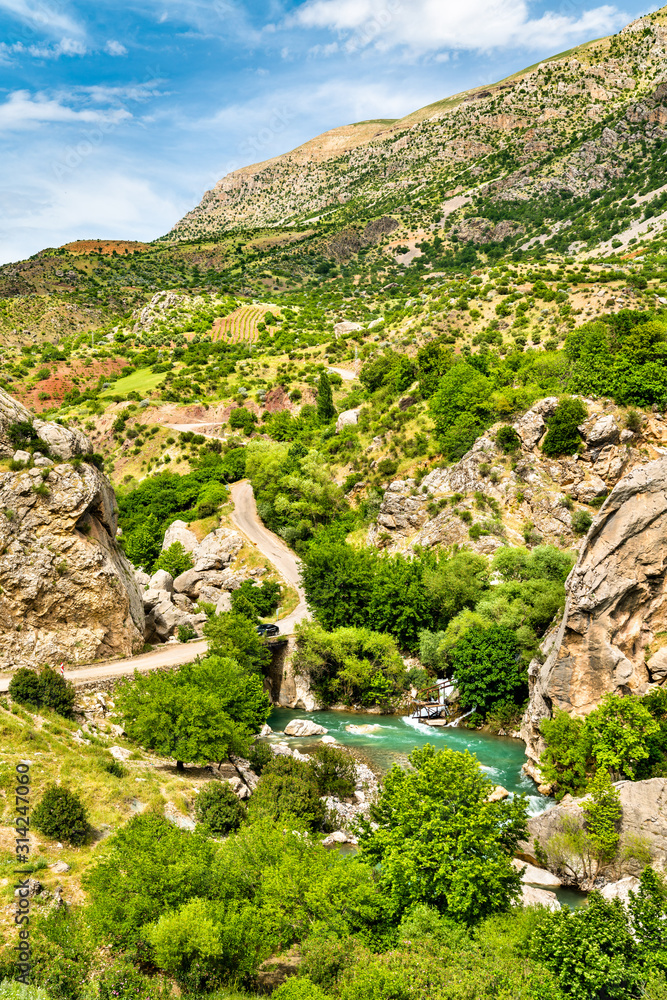 土耳其东金牛座山脉的Kahta溪