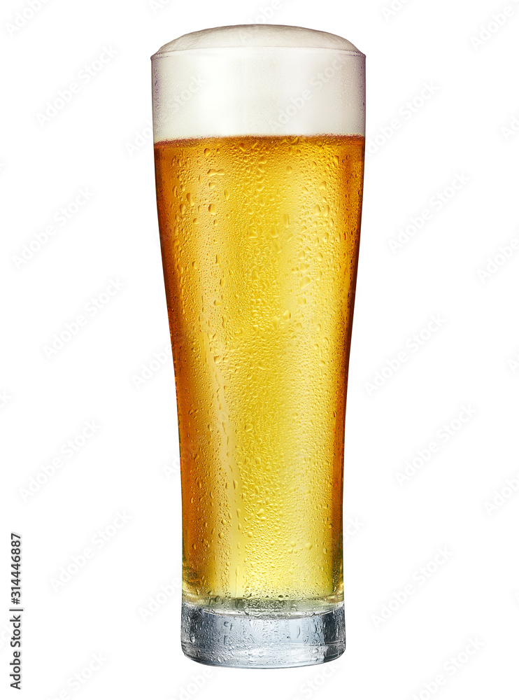 一杯隔离在白色背景上的啤酒。带有剪辑路径