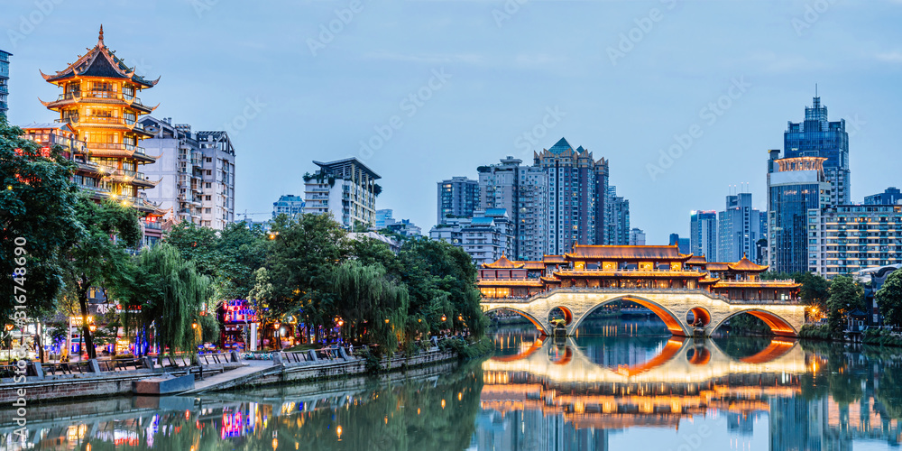 中国四川省成都市安顺大桥夜景