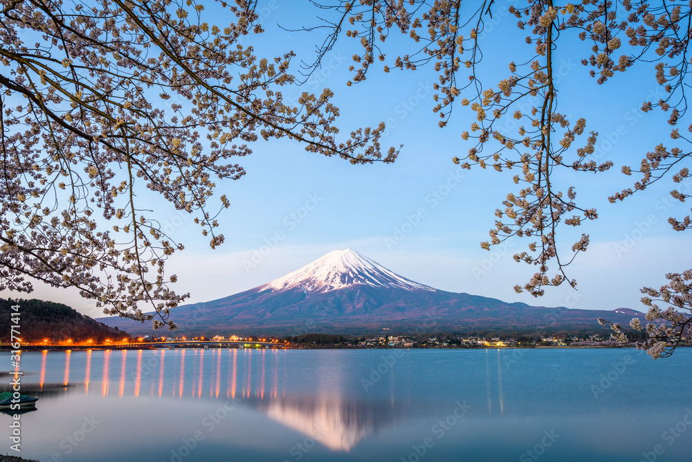 富士山，日本川口湖畔