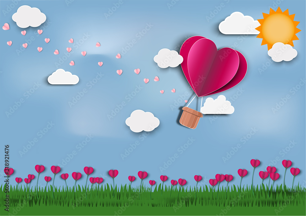 爱的纸艺和折纸制作的气球心形，上面贴着爱的标签。它们在a中