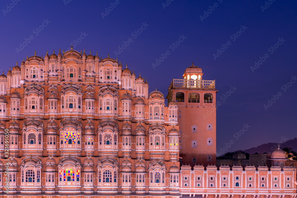 印度拉贾斯坦邦斋浦尔的哈瓦玛哈，王公宫殿建筑群的五层后宫侧翼