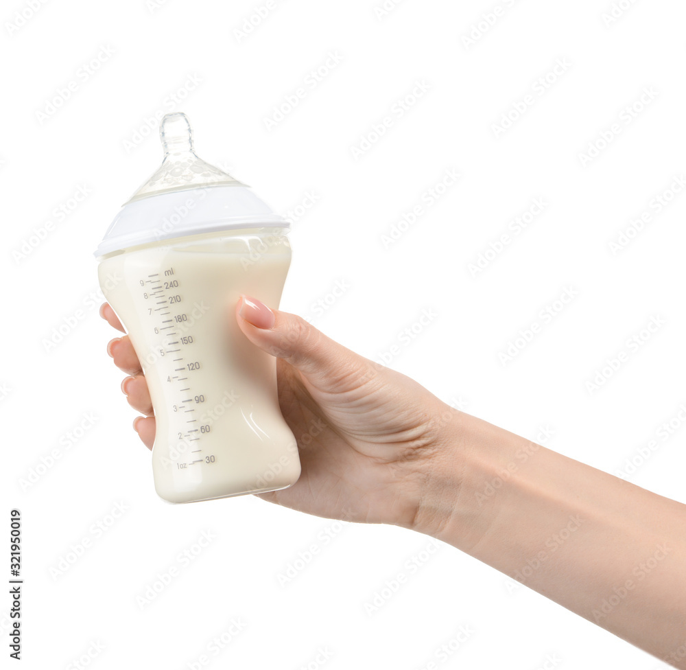 白色背景下女性手拿婴儿奶瓶