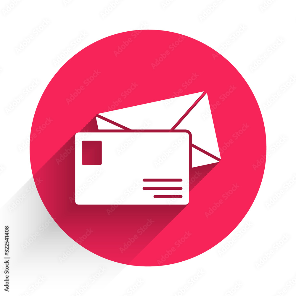 白色信封图标与长阴影隔离。电子邮件字母符号。红色圆圈按钮。Vecto