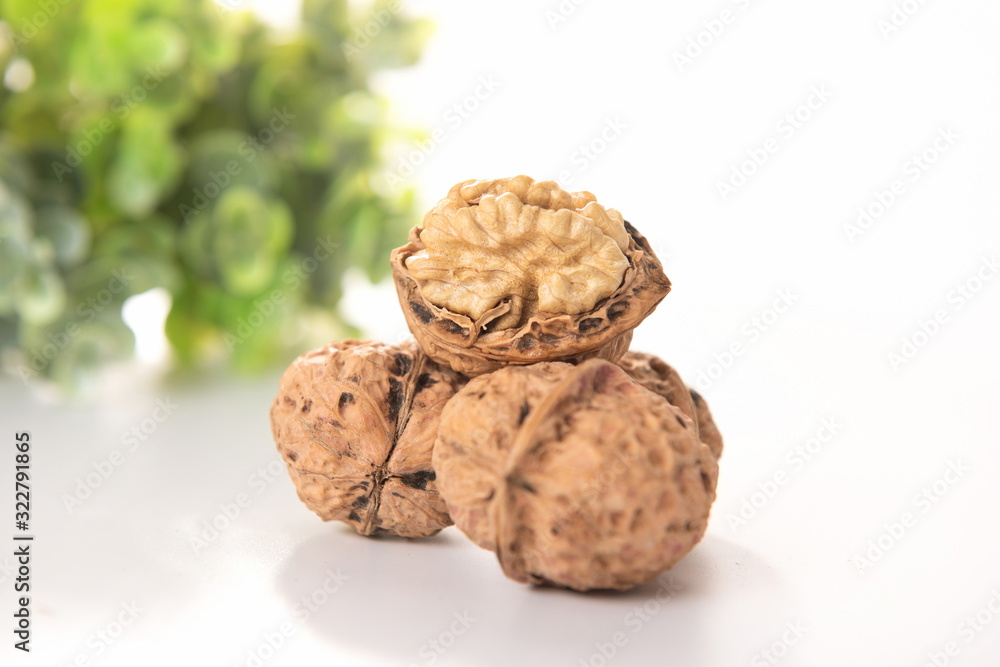 A kind of walnut with lighter color, which grows in Asia and can be used as medicine to achieve the 