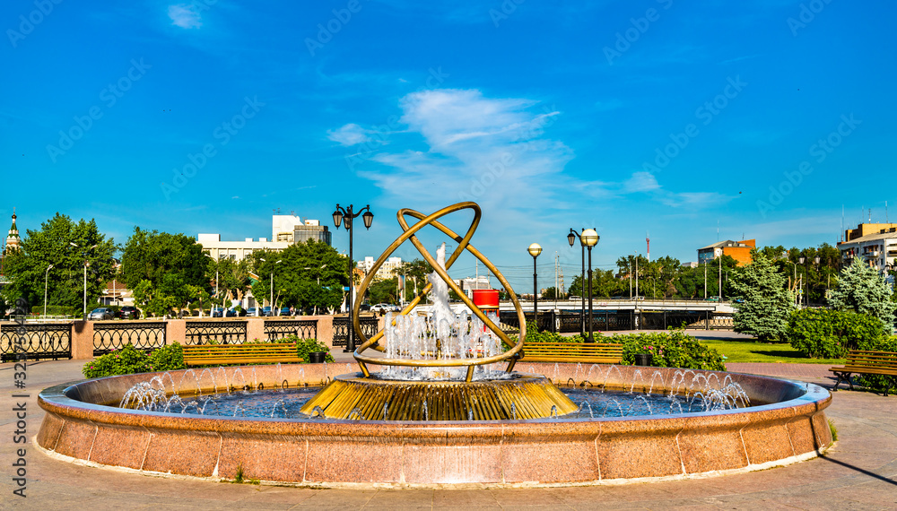 俄罗斯阿斯特拉罕市中心的喷泉
