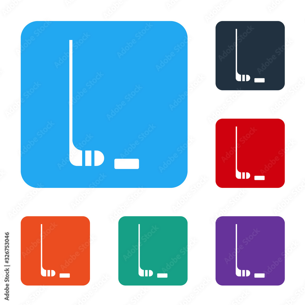 白色冰球棍和冰球图标隔离在白色背景上。将图标设置为彩色方形按钮