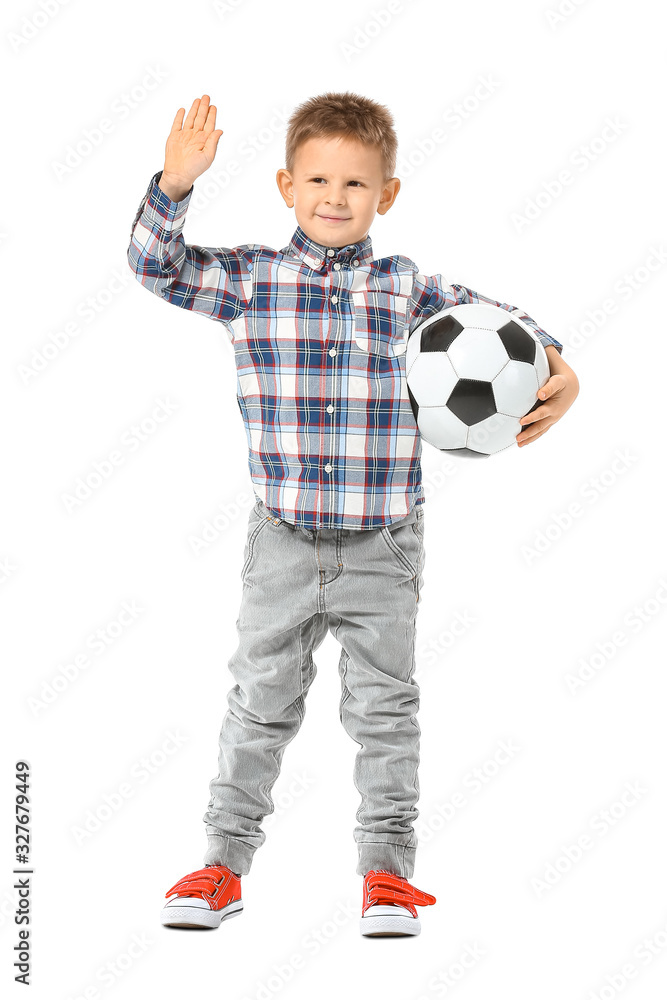 白底带足球的可爱小男孩