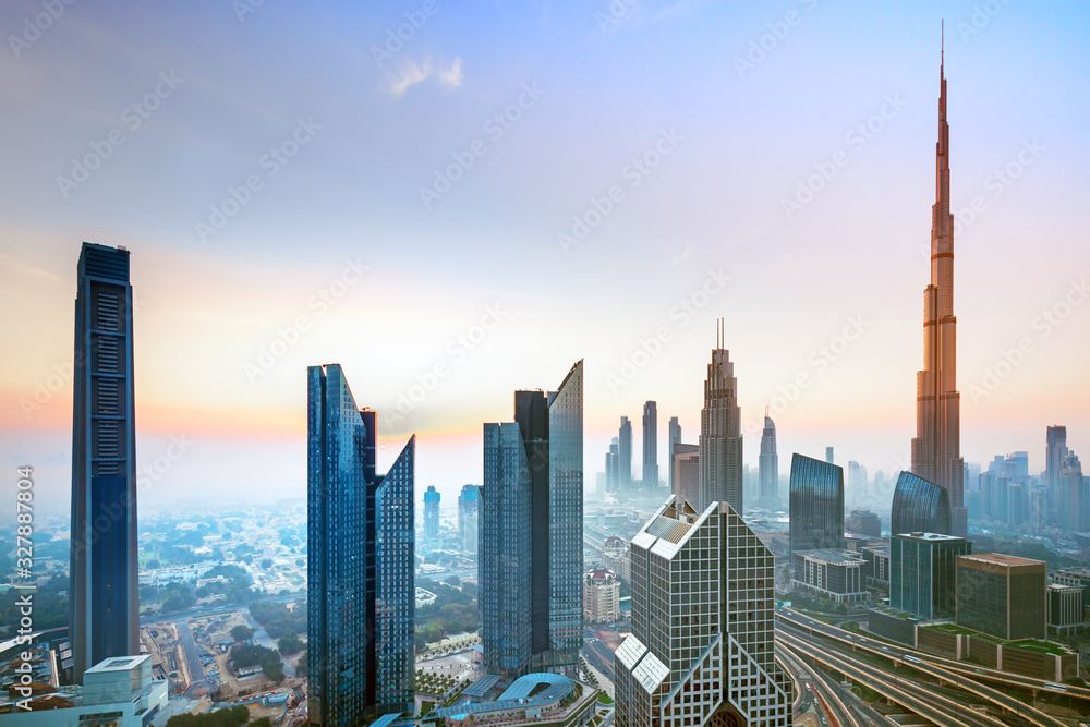 阿拉伯联合酋长国日落时分的迪拜城市天际线