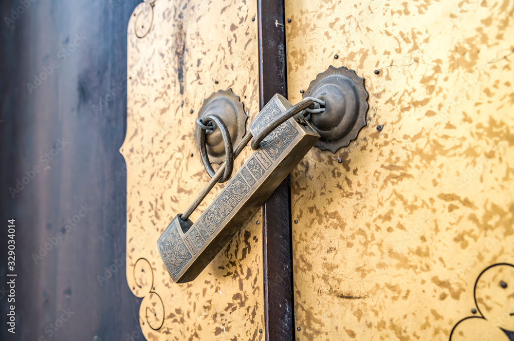 中国古代铜门锁……