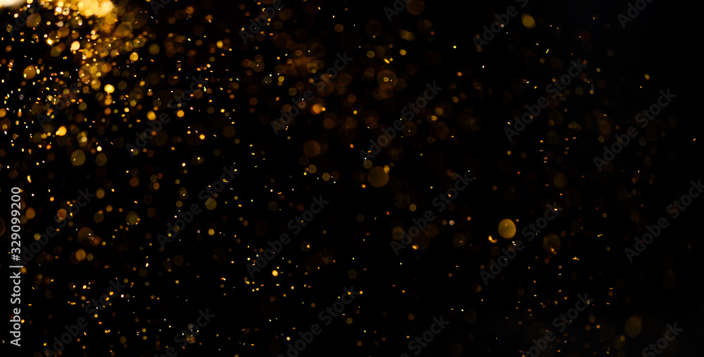 霓虹灯造成的抽象金色散焦模糊背景。