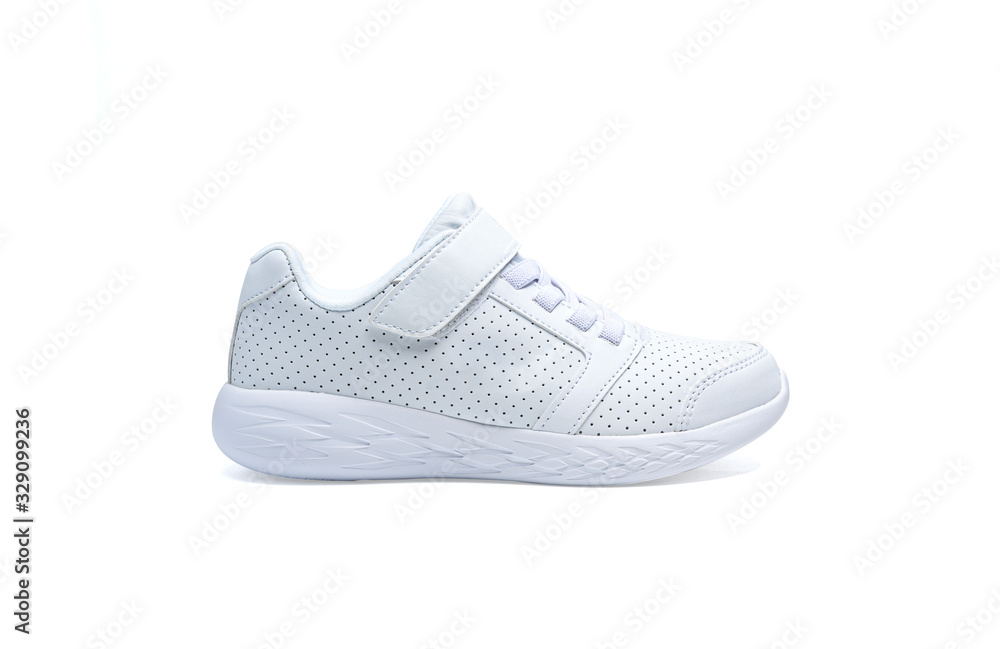 白色运动鞋设计，白色背景隔离，带有剪裁路径
