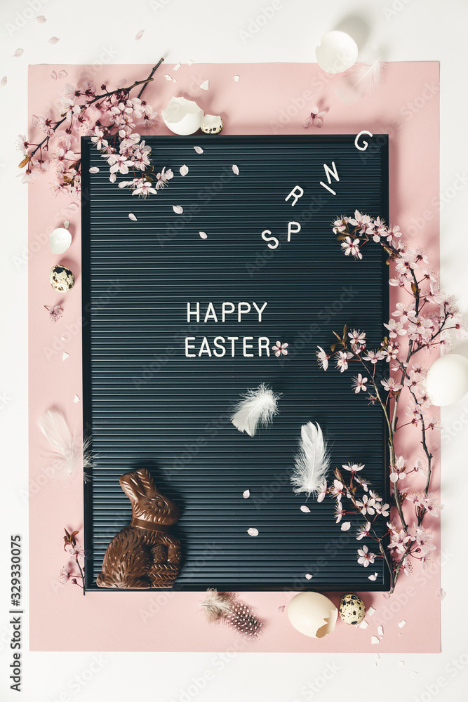 复活节背景，带字母板和春花
