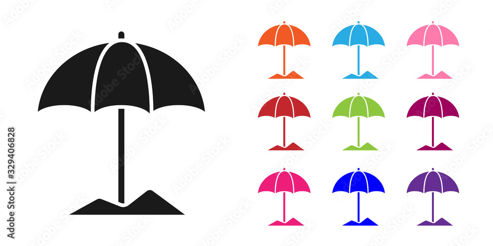 黑色遮阳伞，用于白色背景下隔离的海滩标志。户外大型遮阳伞