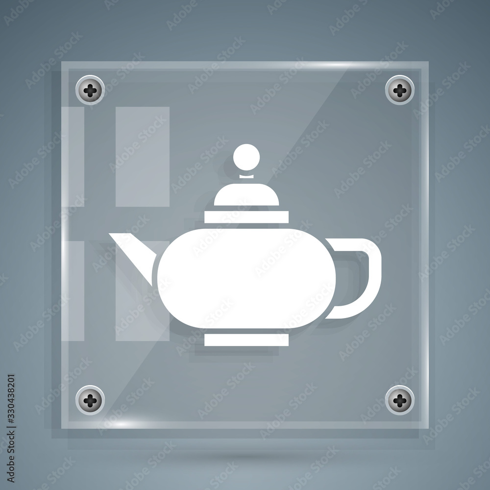 白色传统中式茶道图标，灰色背景。带杯子的茶壶。方形玻璃