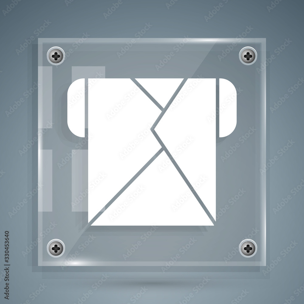 灰色背景上隔离的白色信封图标。电子邮件字母符号。方形玻璃面板。V