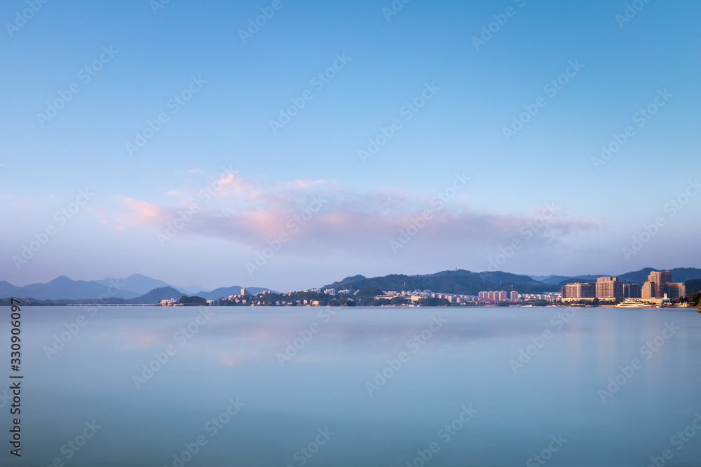 黄昏的杭州千岛湖