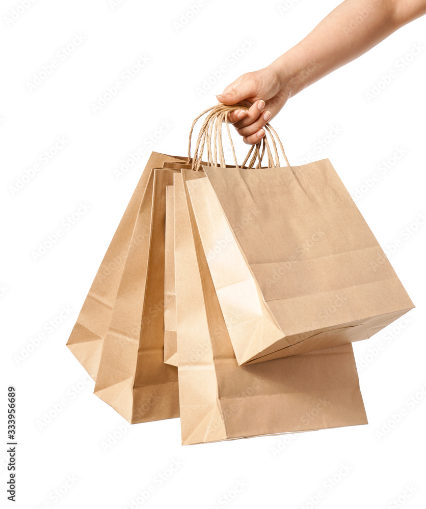 女性手拿白色背景的纸质购物袋