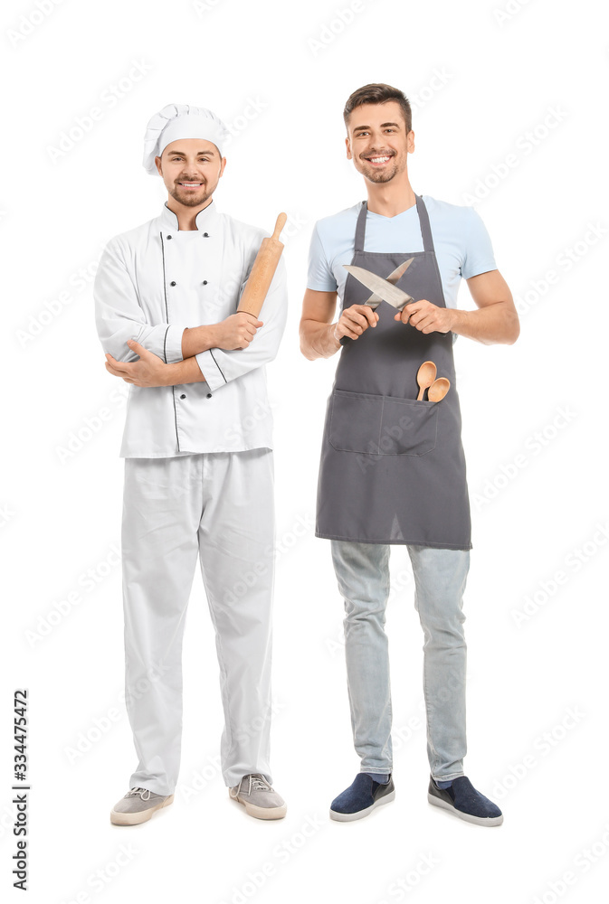 男厨师与白底烹饪课程参与者
