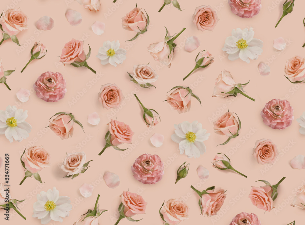 由米色花朵和玫瑰花蕾制成的复古花卉图案。情人节背景。花朵背景。