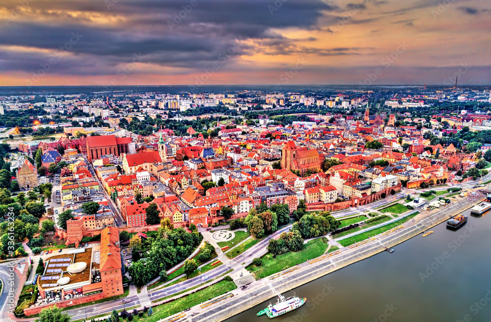 托伦市与维斯瓦河的鸟瞰图。波兰联合国教科文组织世界遗产