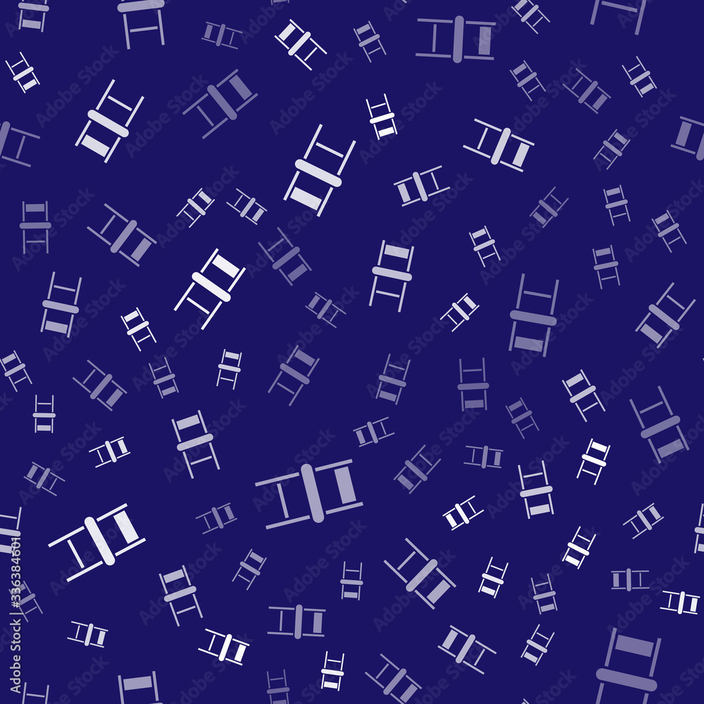 蓝色背景上的白色椅子图标隔离无缝图案。矢量插图