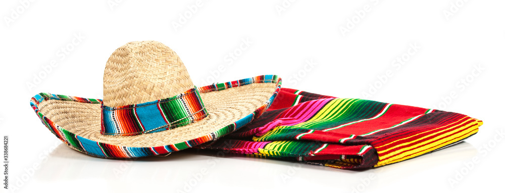 一顶编织的墨西哥宽边帽或一顶带彩色蛇毯的帽子