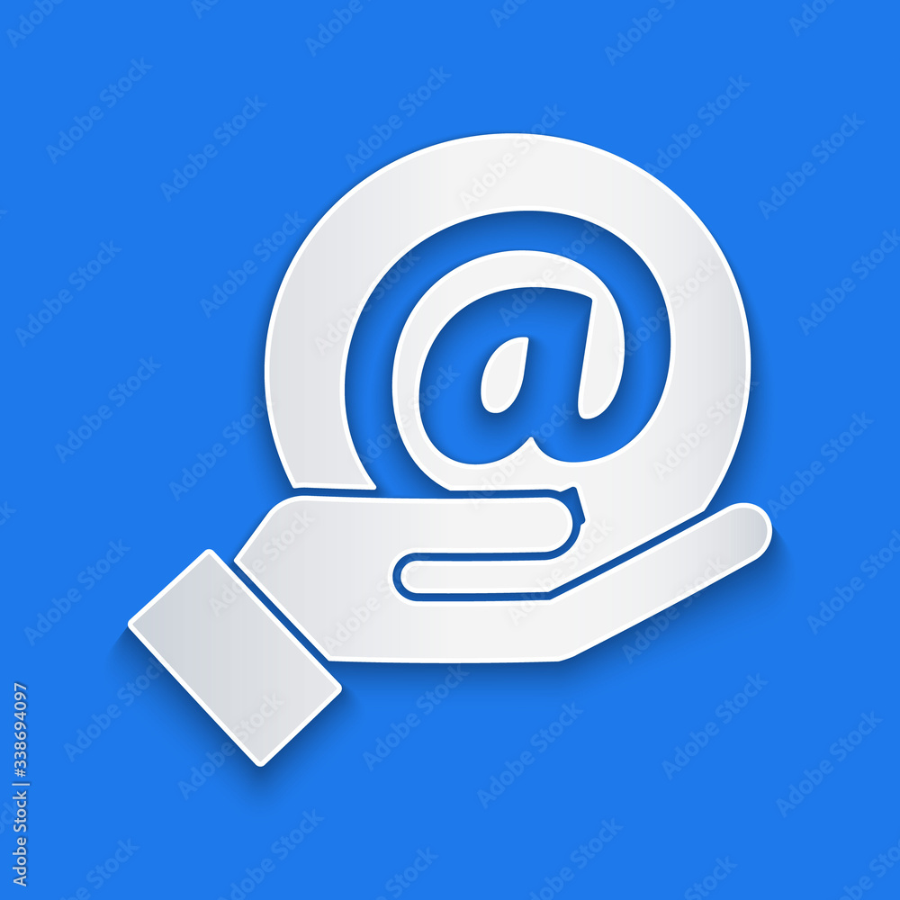 蓝色背景上的剪纸邮件和电子邮件图标。信封符号电子邮件。给我发电子邮件