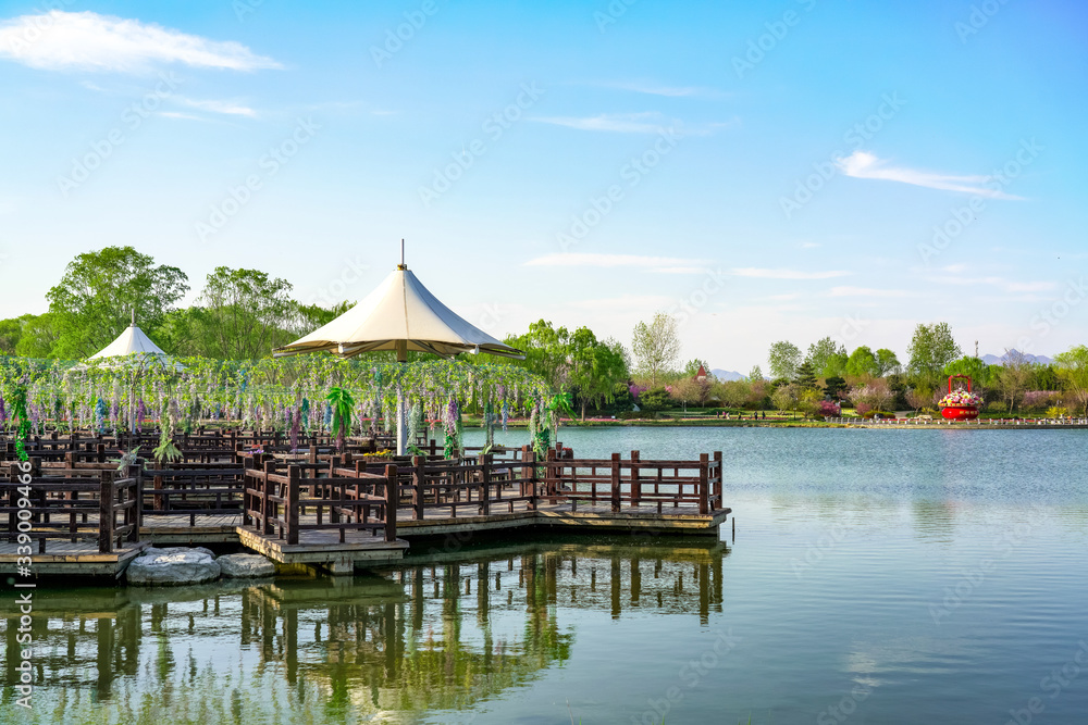 中国北京国际花卉港。北京国际花卉港口梦幻花湖