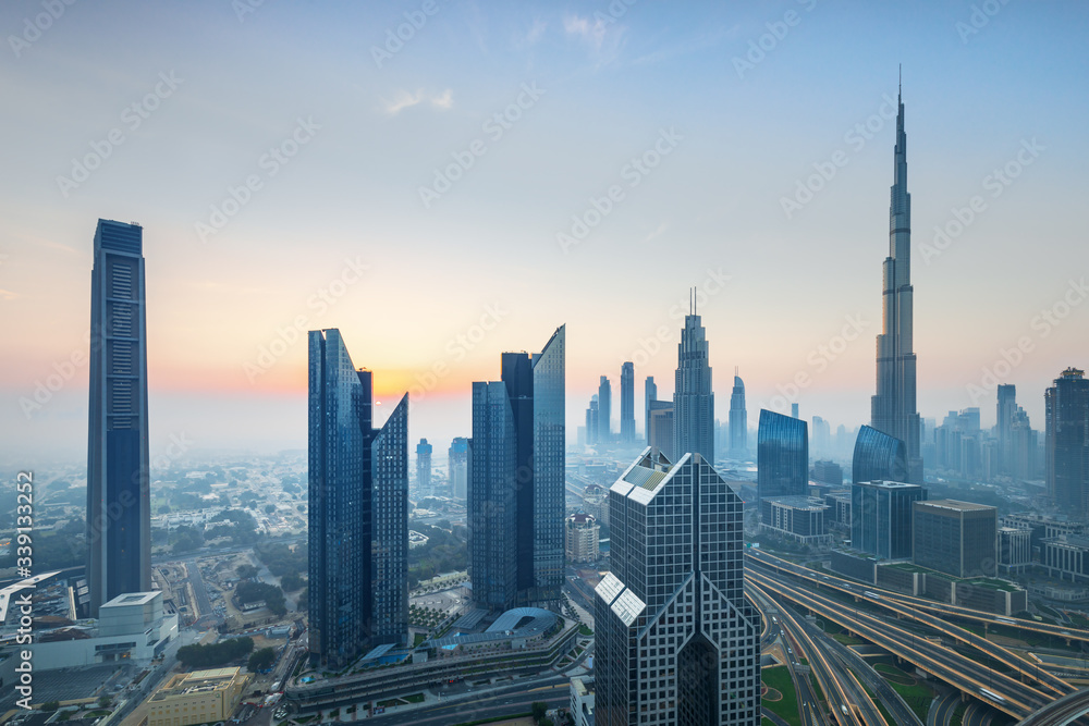 迪拜-阿拉伯联合酋长国迪拜市中心天际线的壮丽景色