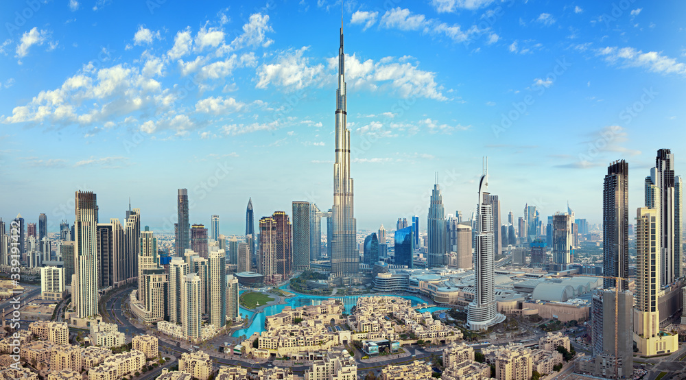 阿拉伯联合酋长国迪拜市中心天际线，豪华摩天大楼