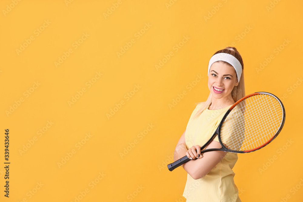 彩色背景上美丽网球运动员的肖像