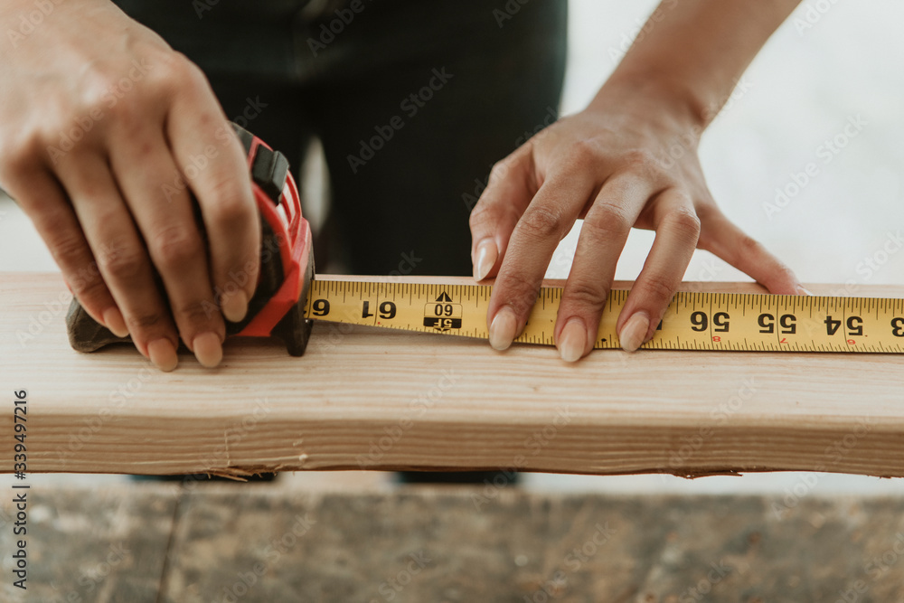 测量木材的专业木匠