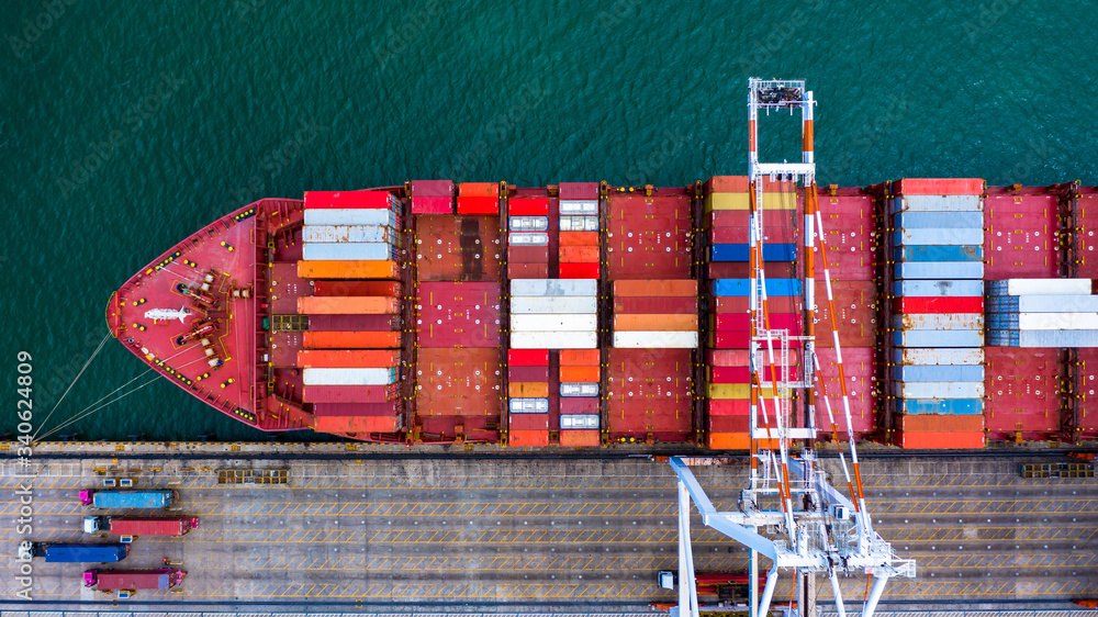 海港集装箱货船鸟瞰图，工商全球进出口专家