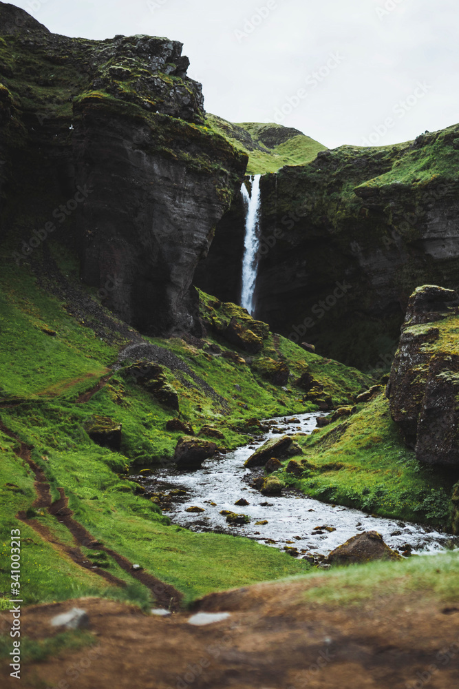 冰岛的克弗努弗斯瀑布