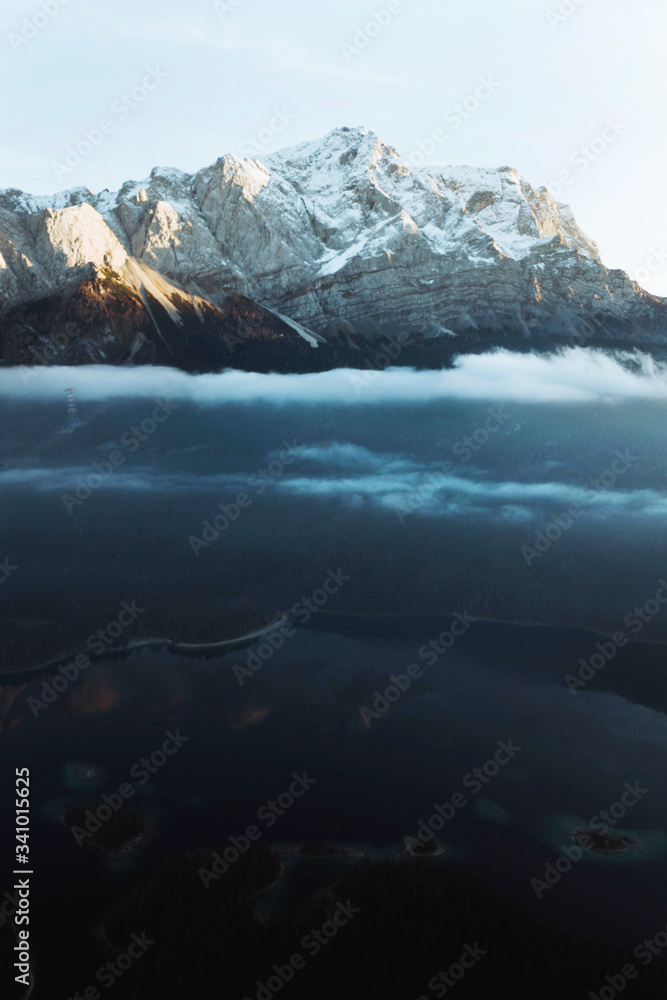 德国白雪皑皑的阿尔卑斯山