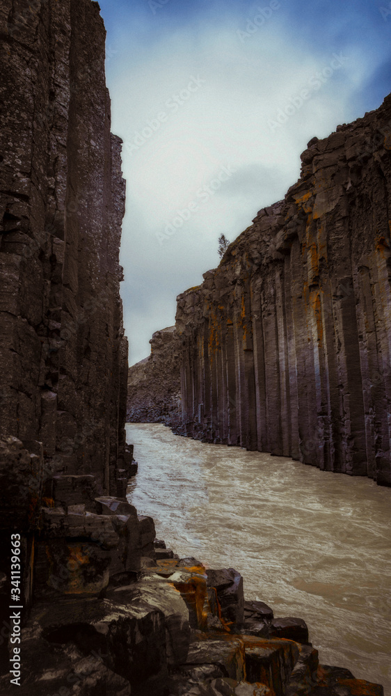 Icelandic canyon phone background