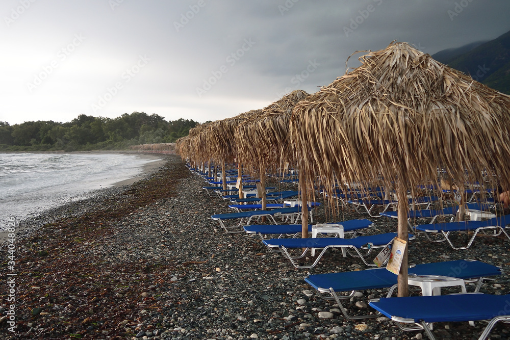 暴风雨天的Therma海滩-希腊萨莫特拉基的Therma