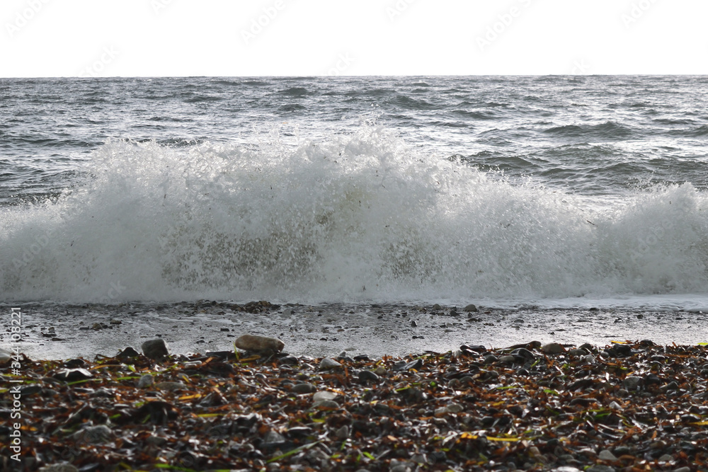 海浪冲击希腊萨莫特拉基Therma海滩