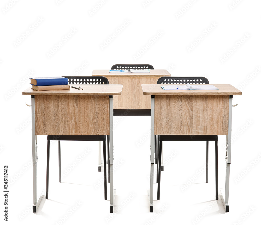 白色背景带椅子的学校办公桌