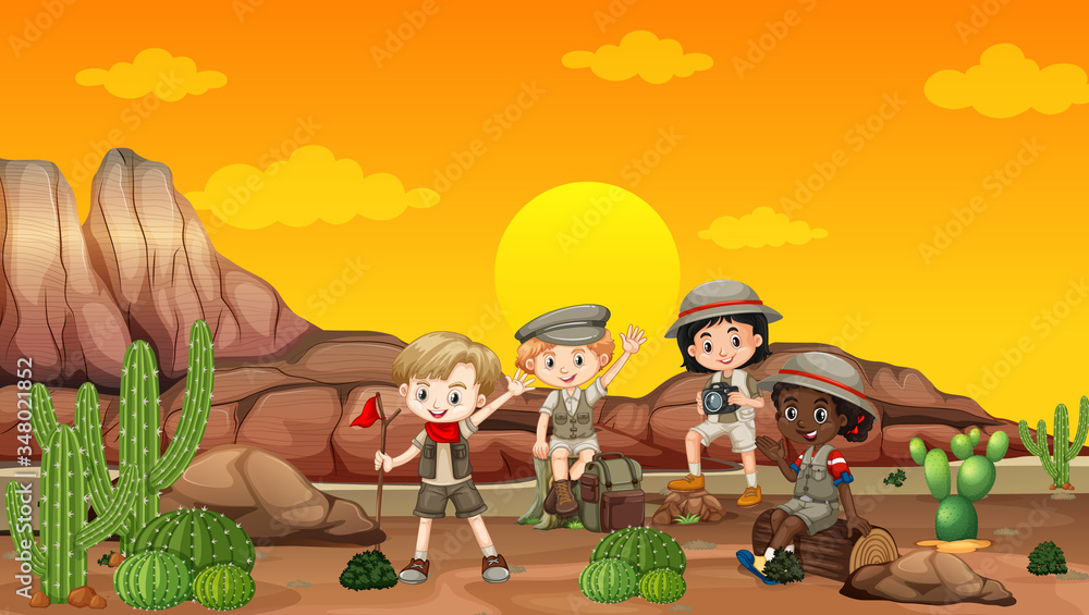 孩子们在沙漠野外露营的场景