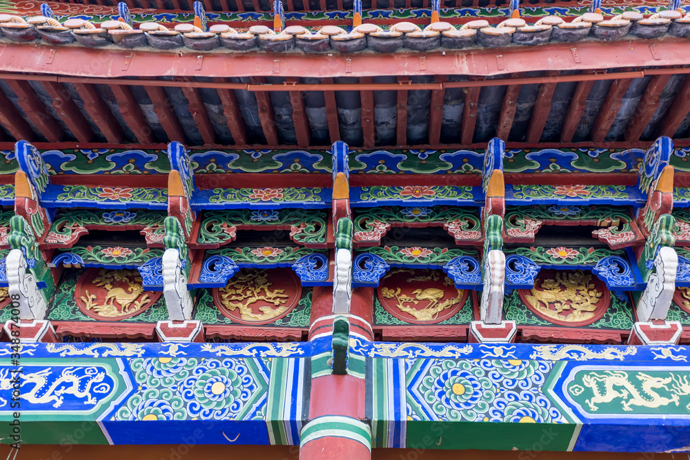 中式建筑檐与雕梁画栋